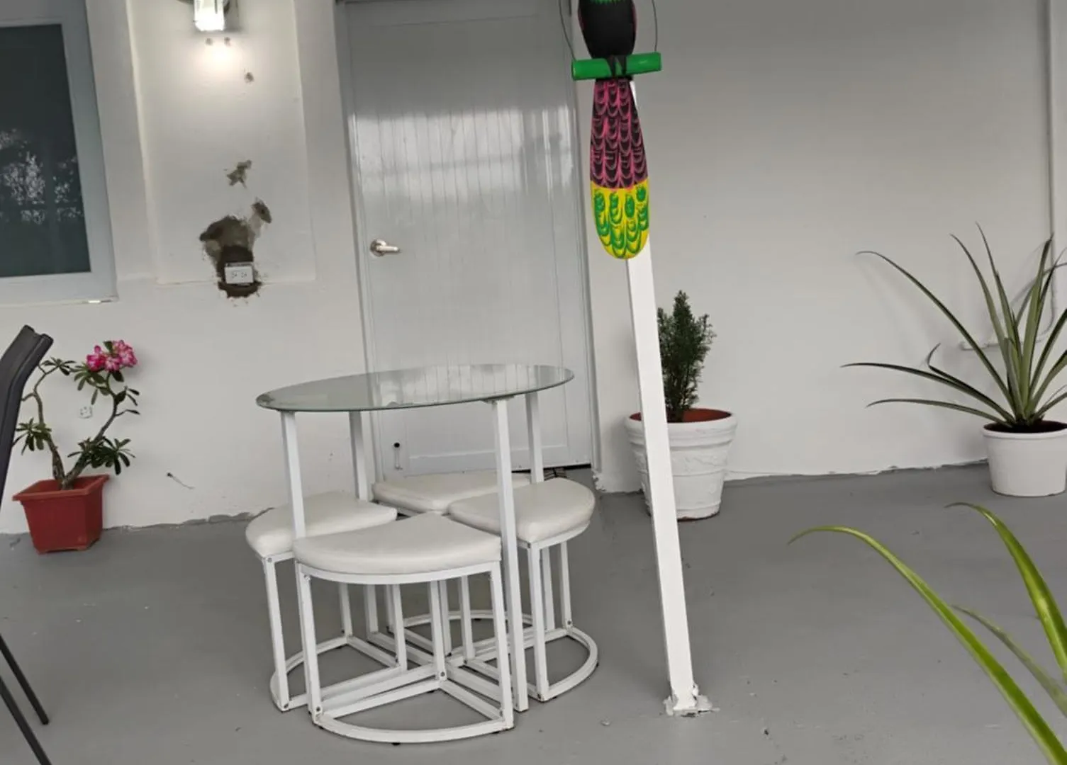 Black & White Comfort Studio location